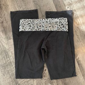 Victoria’s Secret PINK flare yoga leggings